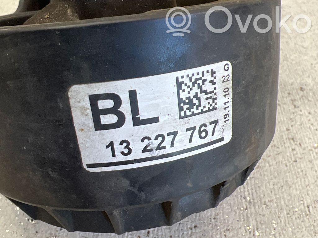 Engine mount bracket   13227767