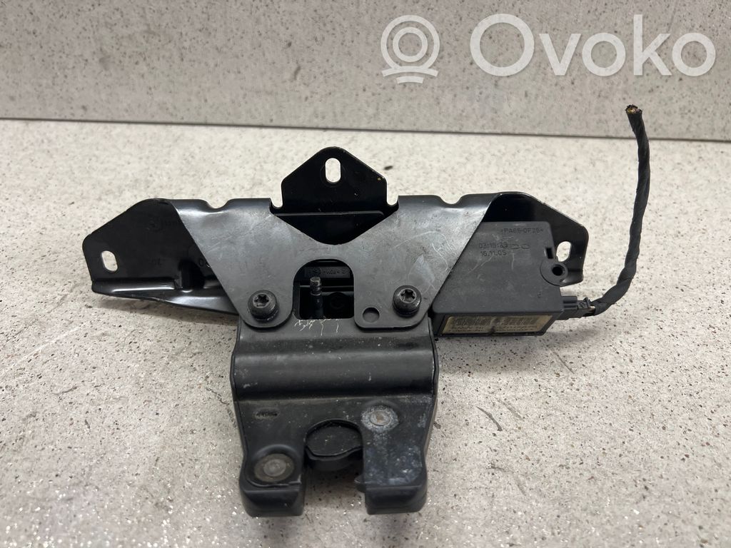 BMW 5 E60 E61 Aizmugurējā pārsega slēdzene 