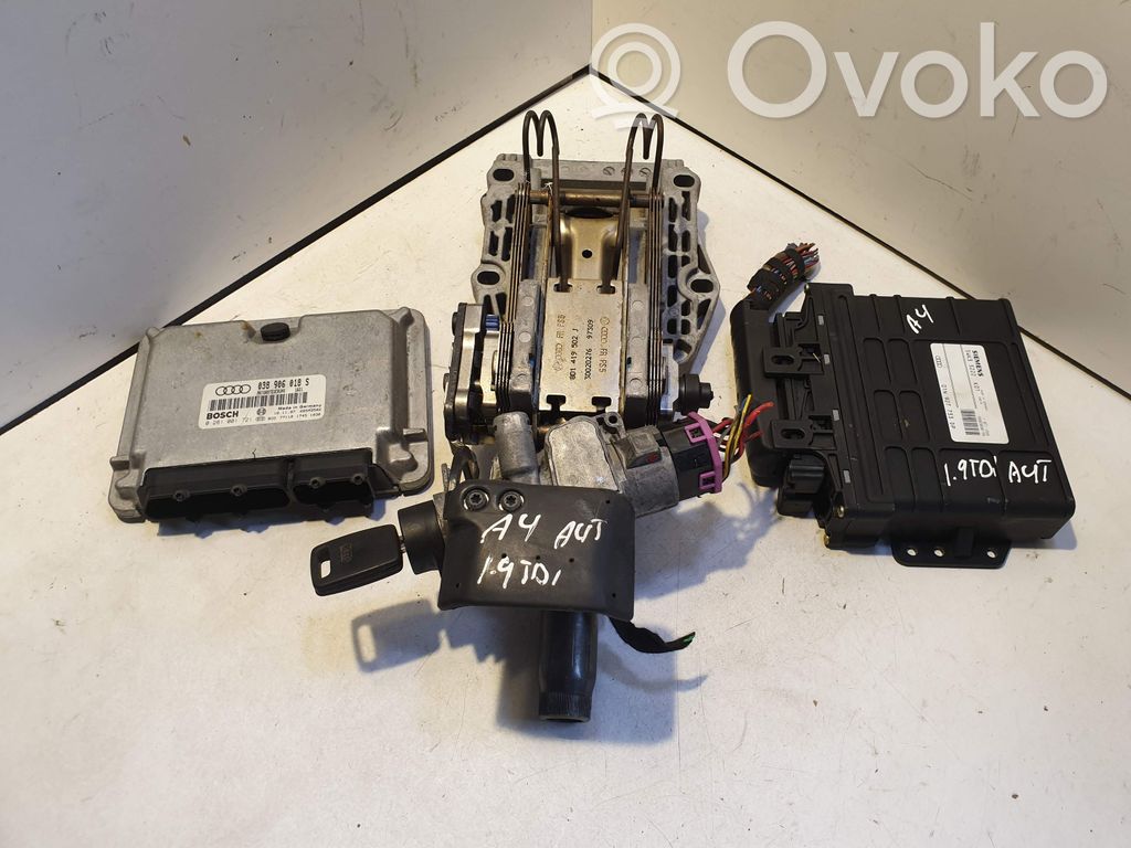 Audi A4 S4 B5 8D Moottorinohjausyksikön sarja ja lukkosarja 