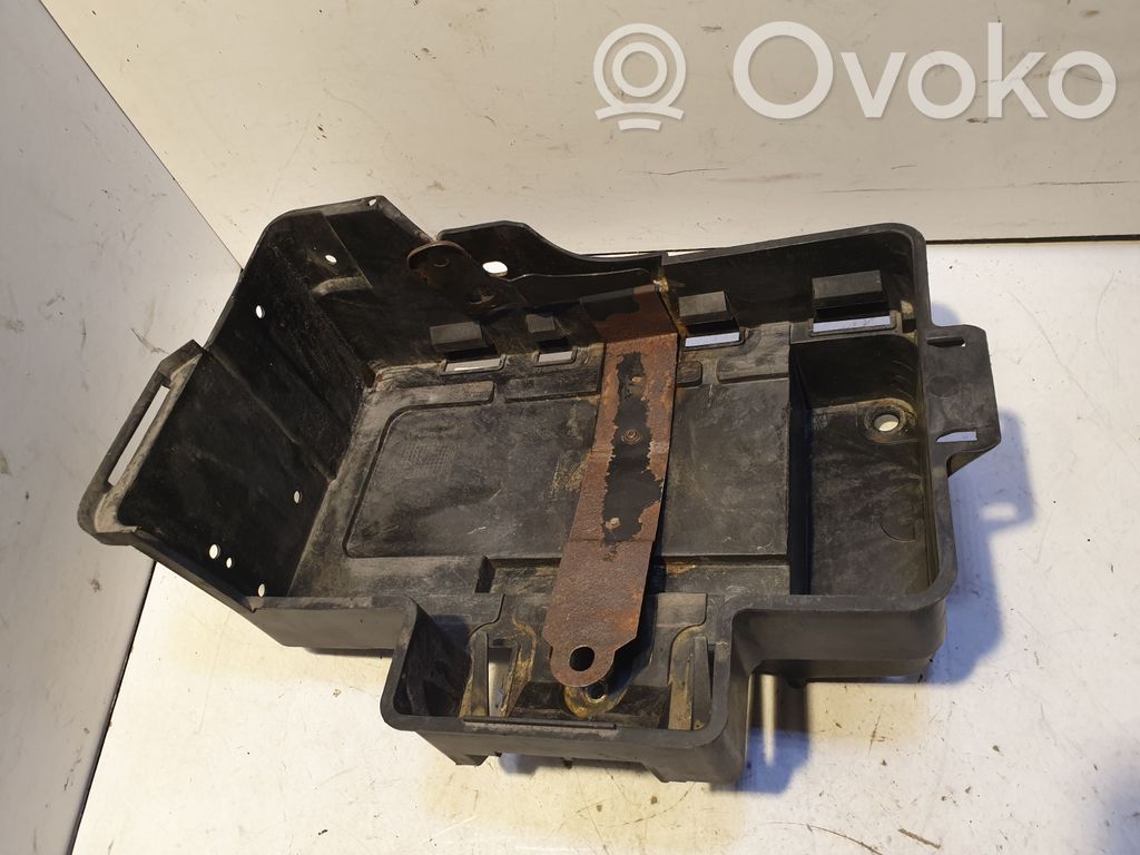 Ford Focus Akkulaatikon alusta 