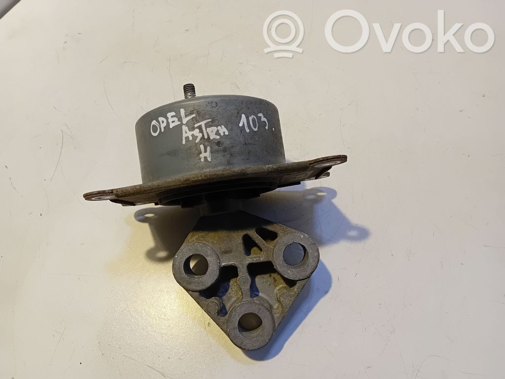 Opel Astra H Engine mount bracket 