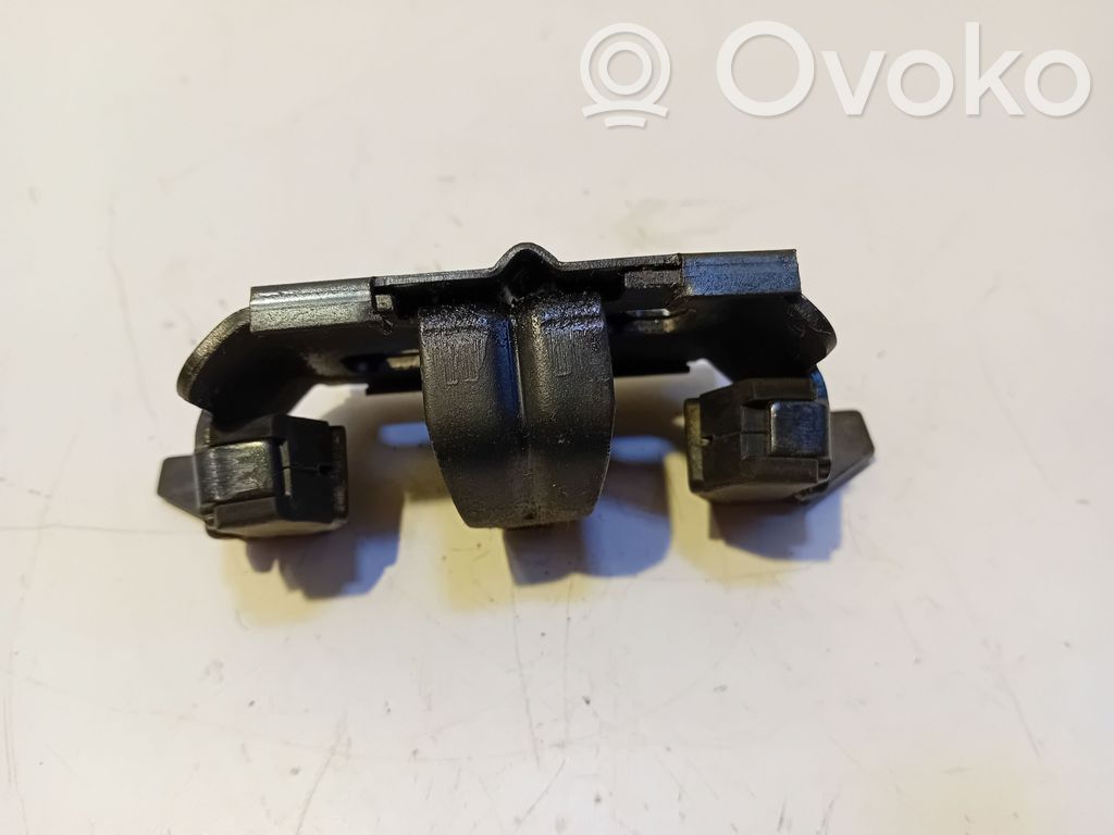 Volvo S70  V70  V70 XC Trunk lock loop 