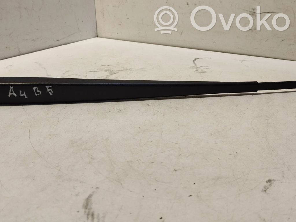 Audi A4 S4 B5 8D Wischerarm vorne 