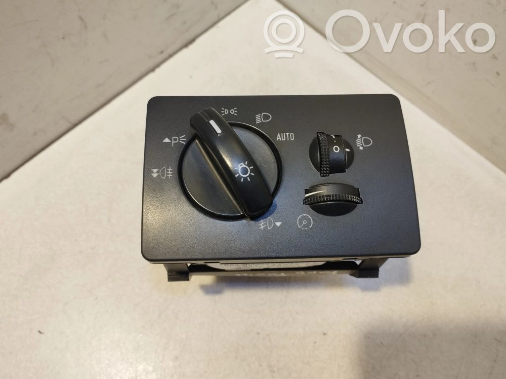 Light switch   7M5T13A024CA