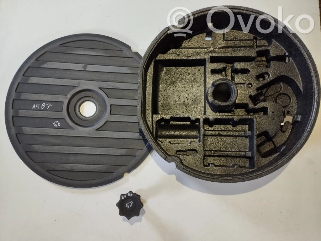 Audi A4 S4 B7 8E 8H Moldura de la rueda de repuesto 
