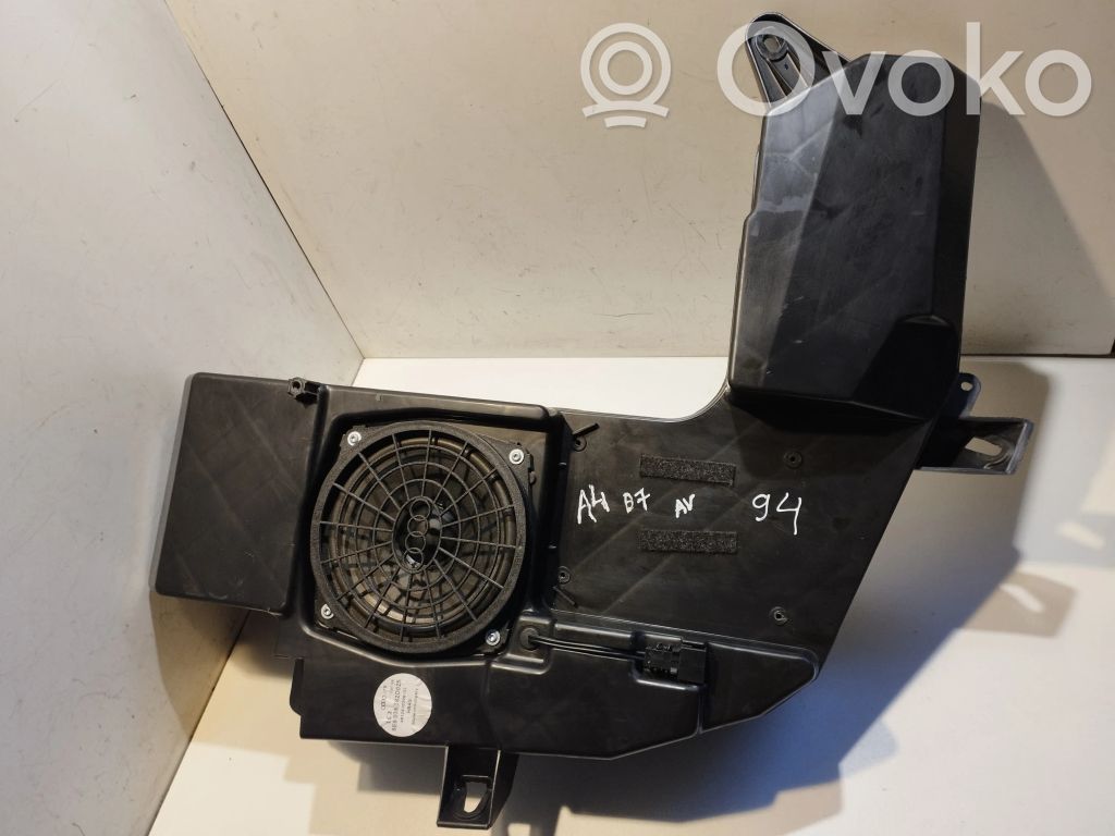 Audi A4 S4 B7 8E 8H Głośnik niskotonowy 