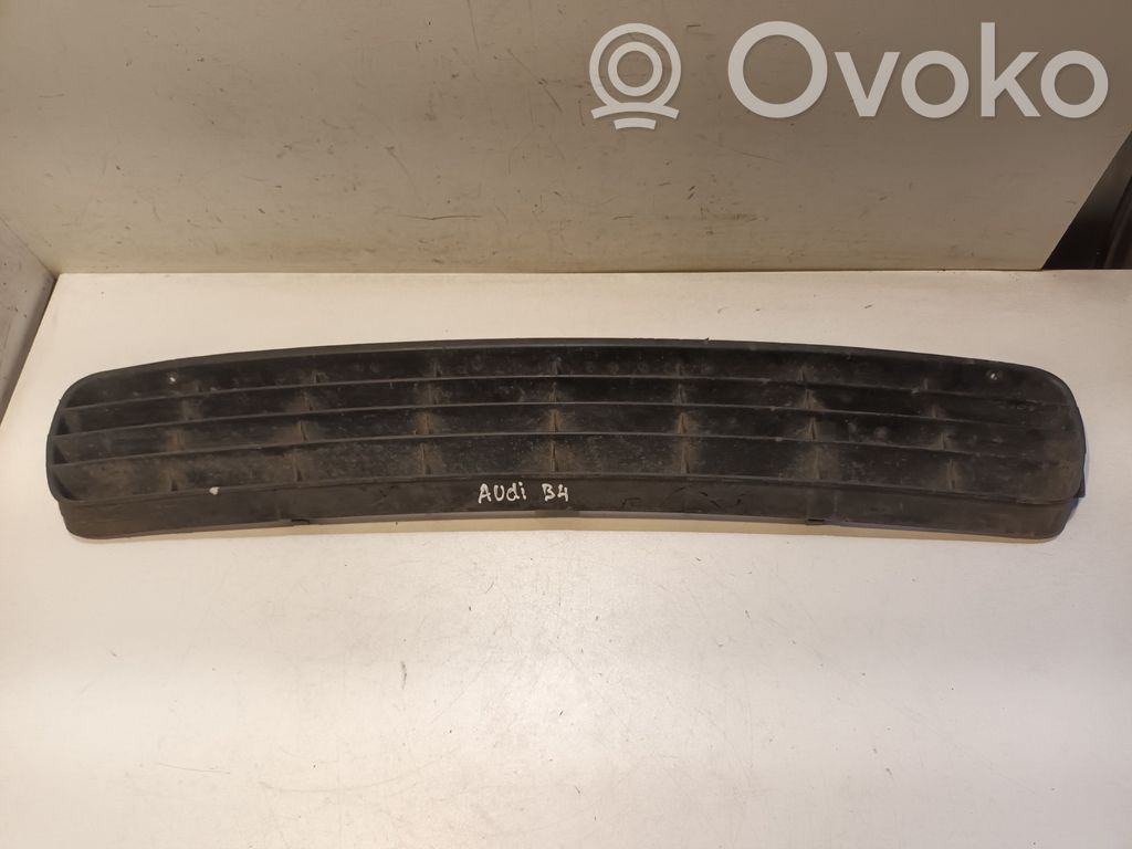 Audi 80 90 S2 B4 Mascherina inferiore del paraurti anteriore 