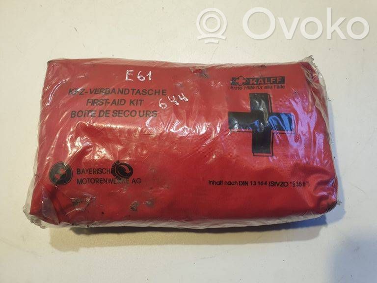 BMW 5 E60 E61 Trousse de premiers secours 
