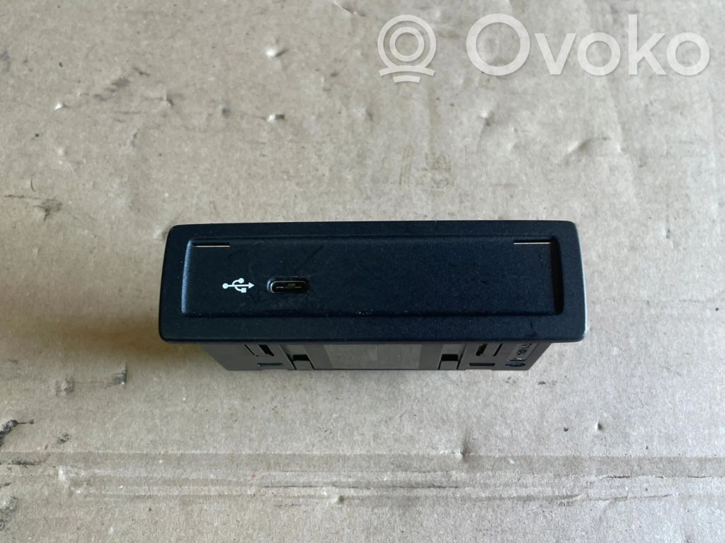 Mercedes-Benz A W177 Gniazdo / Złącze USB 