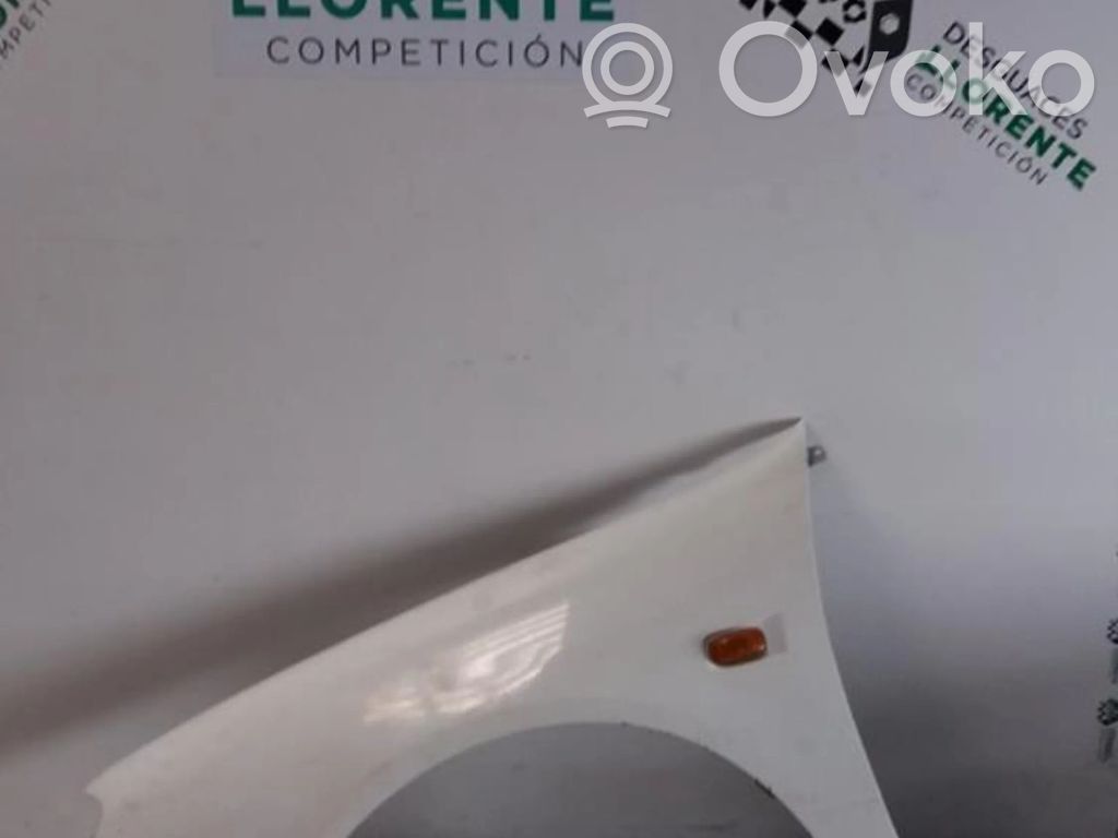 Nissan Primera Etulokasuojan reuna 