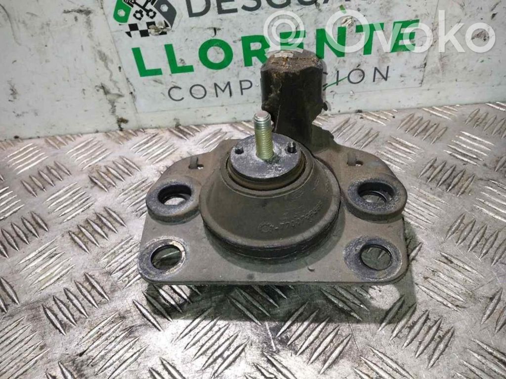 Engine mounting bracket   7700795685