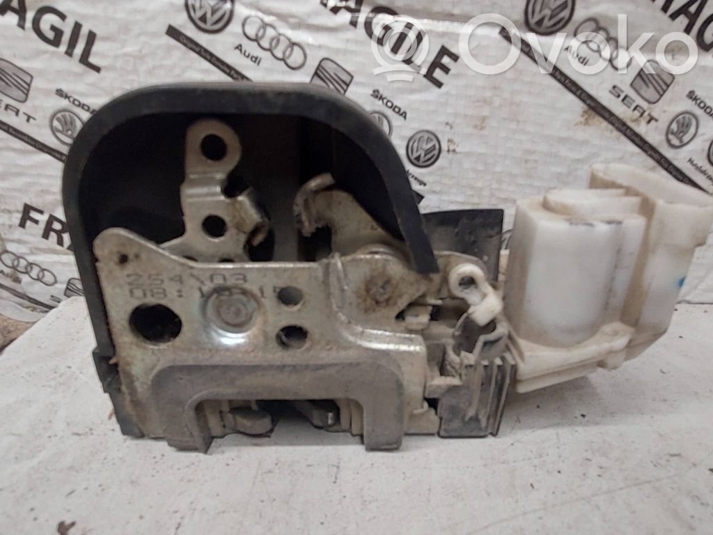 Loading door lock   B792