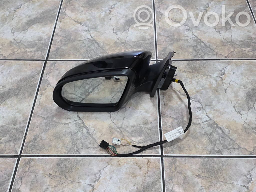 Mercedes-Benz GLA H247 Elektryczne lusterko boczne drzwi przednich 