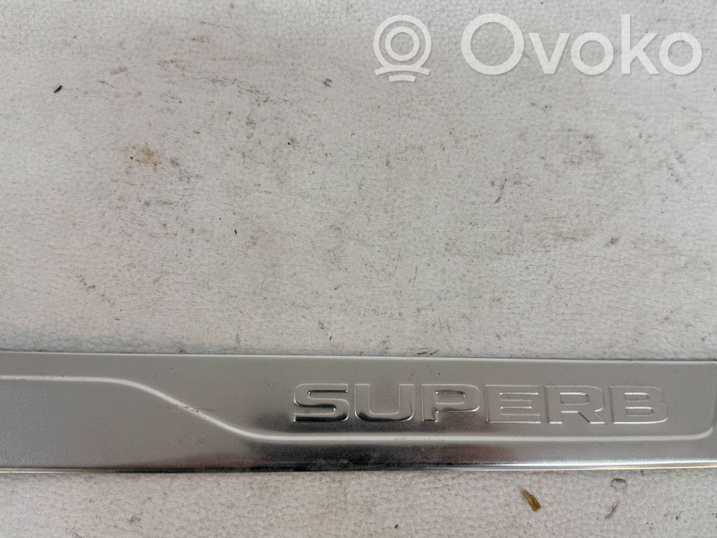 Listwa boczna   3V0853557,3V0853557