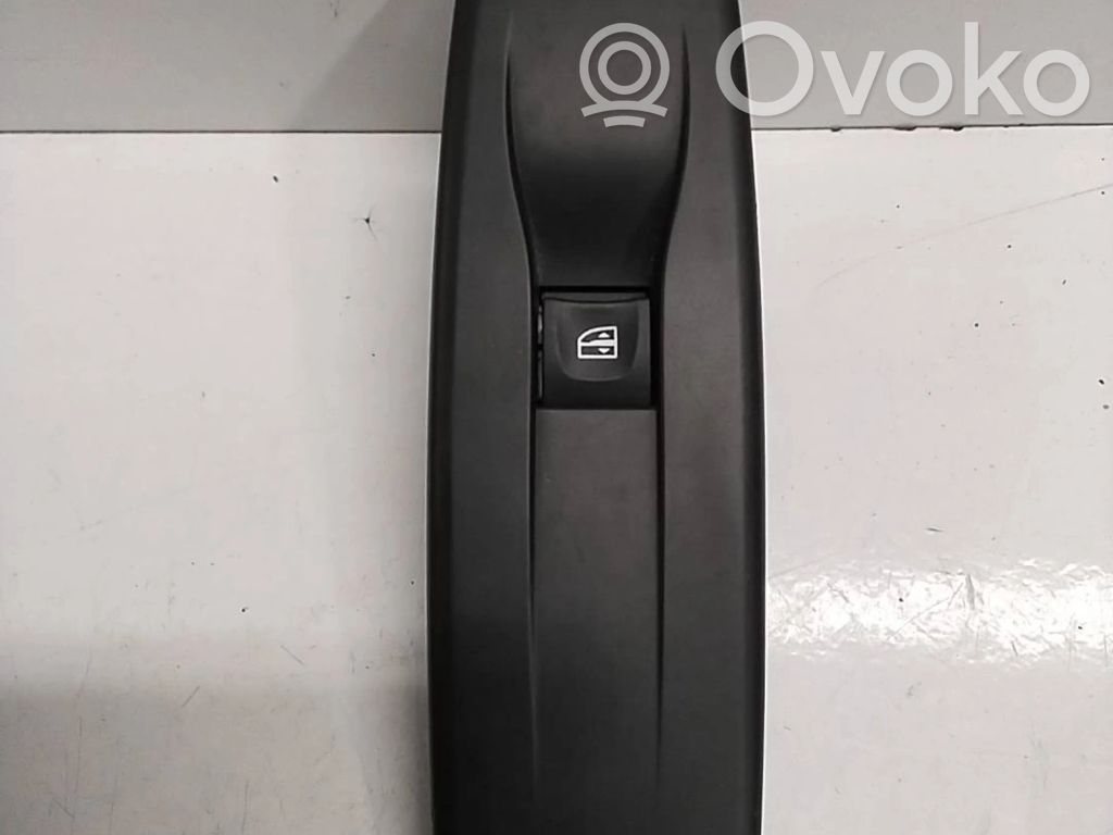 Renault Megane III Electric window control switch 