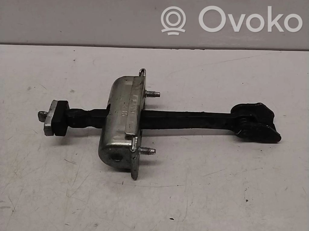 Opel Corsa E Takaoven pidätin 