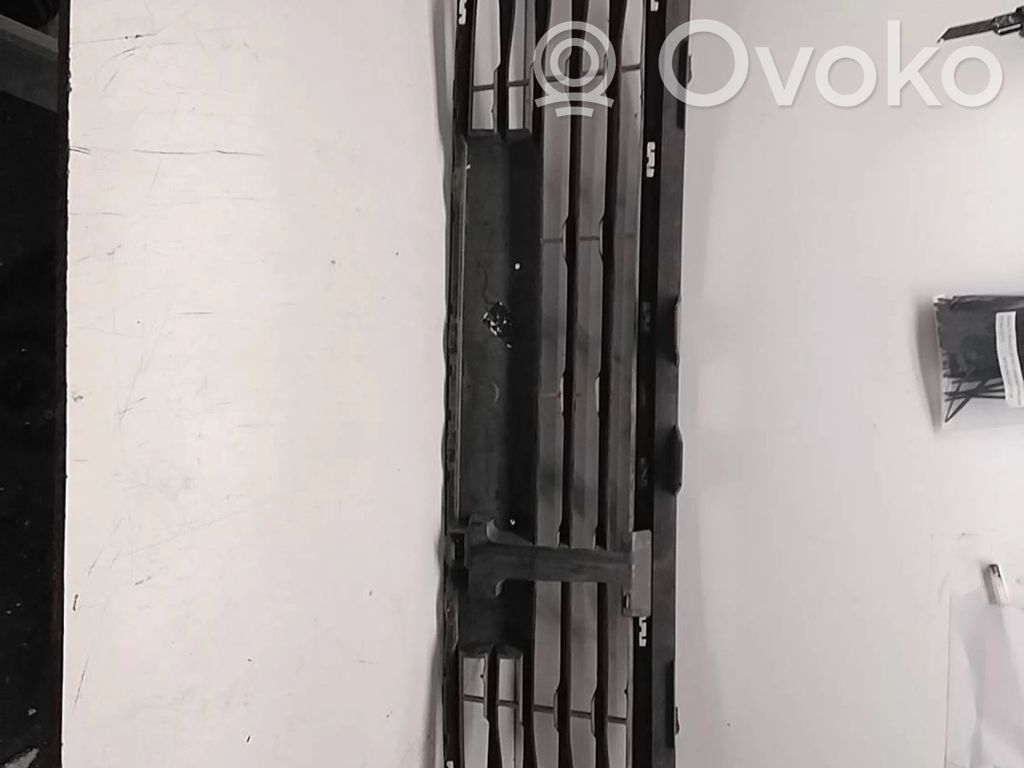 Renault Clio IV Grotelės apatinės (trijų dalių) 