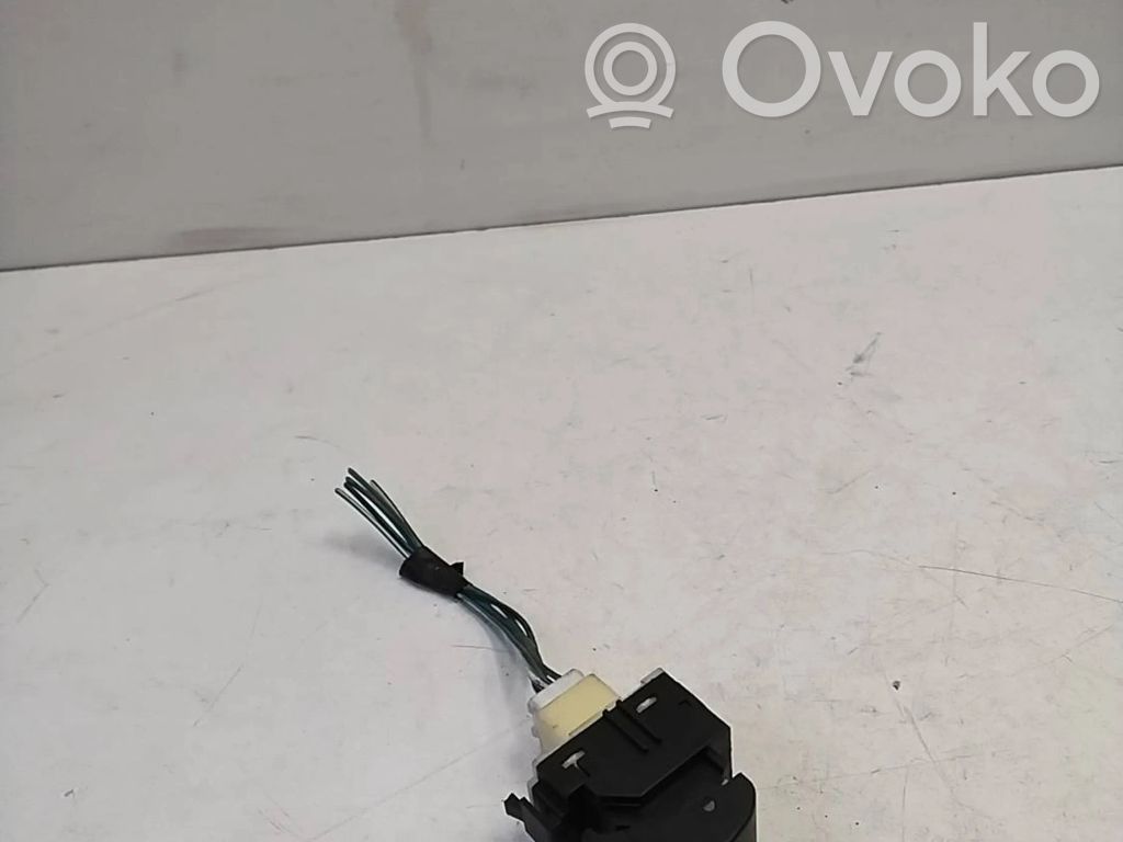 Toyota Avensis T250 Electric window control switch 