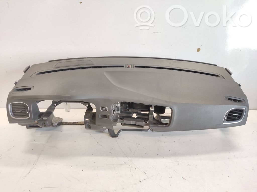Volvo V60 Панель 