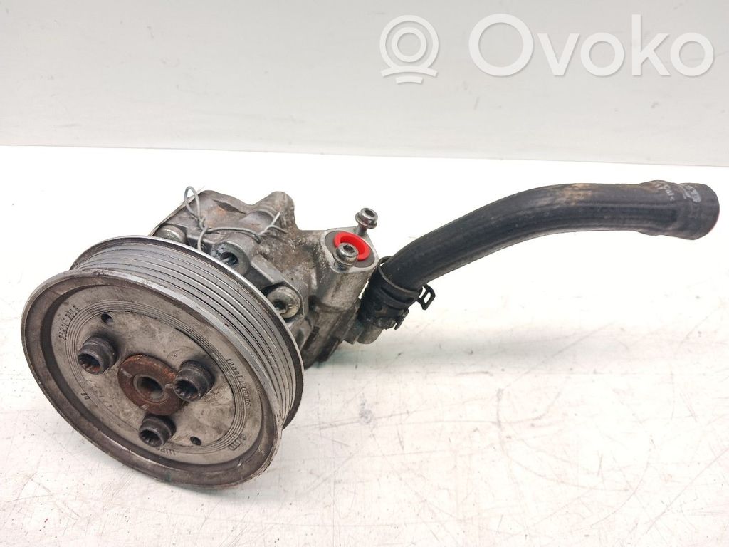 Ohjaustehostimen pumppu   7P5422154C
