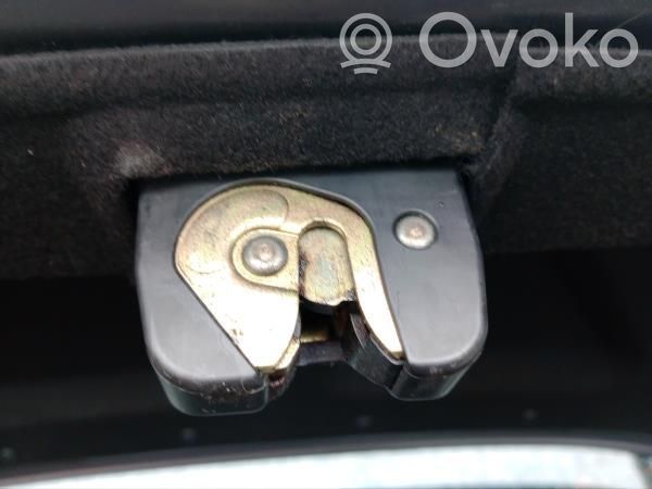 Mitsubishi Carisma Takaluukun ulkopuolinen lukko 