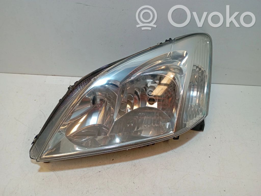 Toyota Corolla Verso E121 Priekinis žibintas 