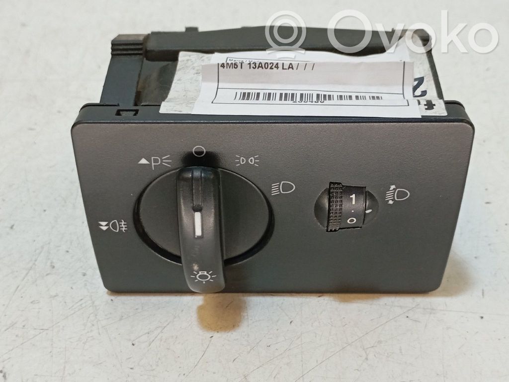 Light switch   4M5T,13A024,20052007