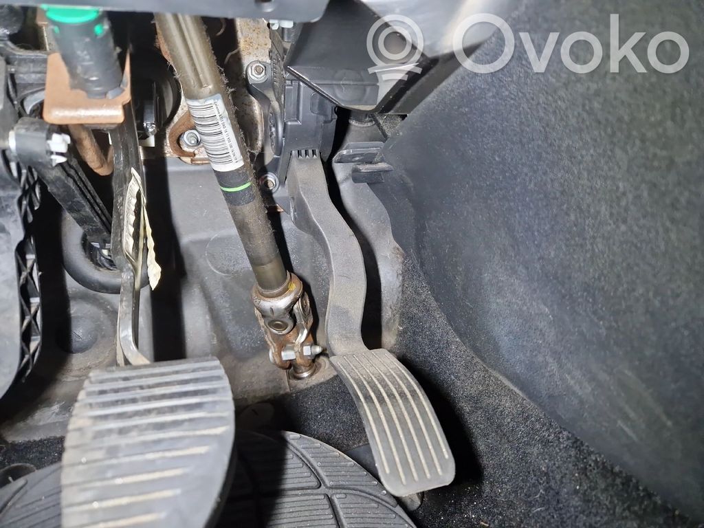 Accelerator throttle pedal   1601CV