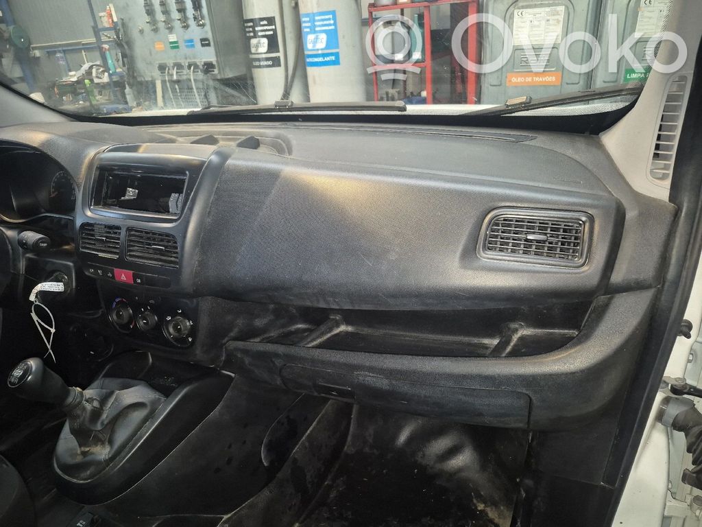 Opel Combo D Kojelauta 