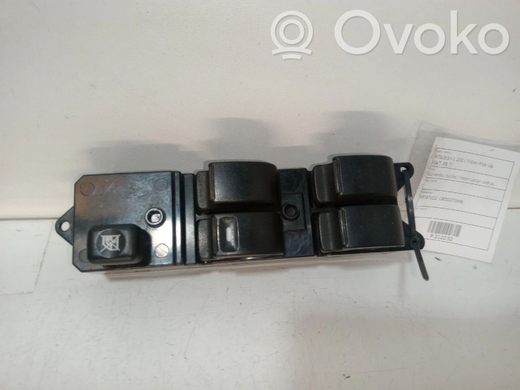 Electric window control switch   MR587952,C8DD370MB