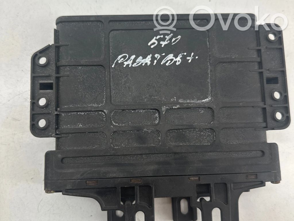 Volkswagen PASSAT B5.5 Engine control unit/module 