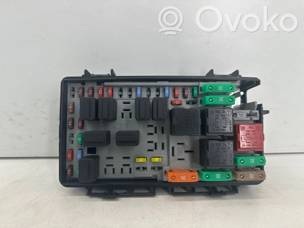 Opel Corsa D Saugiklių dėžė (komplektas) 
