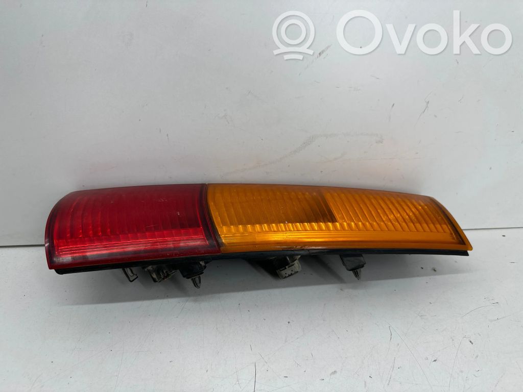 Subaru Justy Luz trasera/de freno 