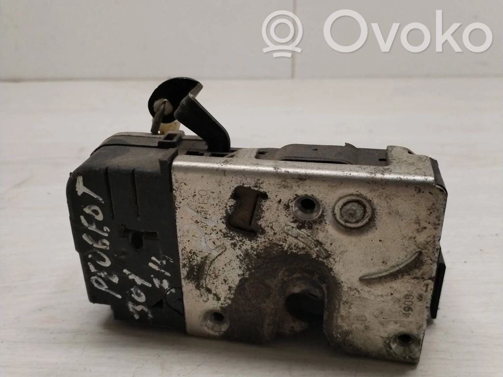 Peugeot 307 Front door lock 
