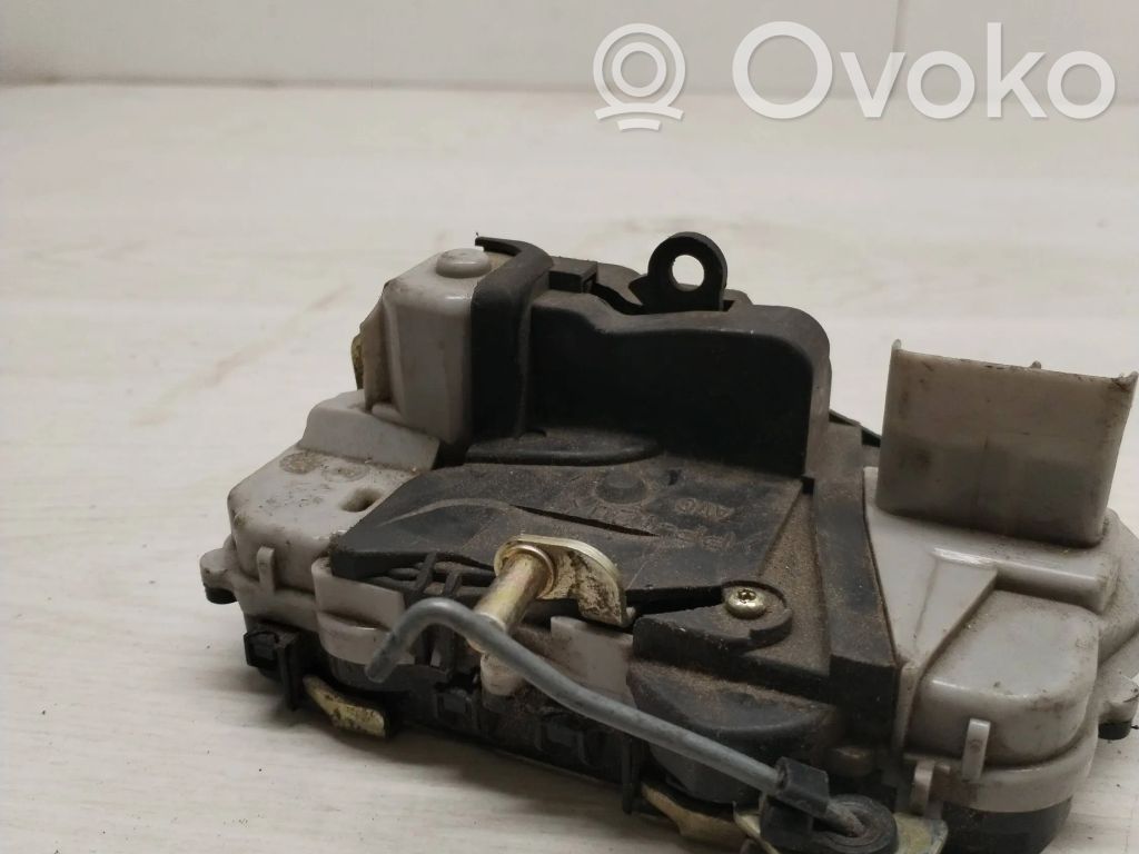 Peugeot 307 Front door lock 