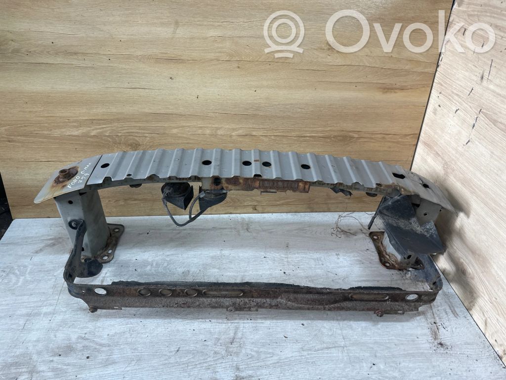 Etupuskurin tukipalkki