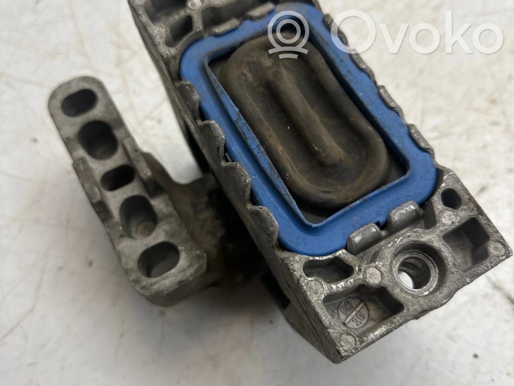 Volkswagen PASSAT B6 Engine mount bracket 
