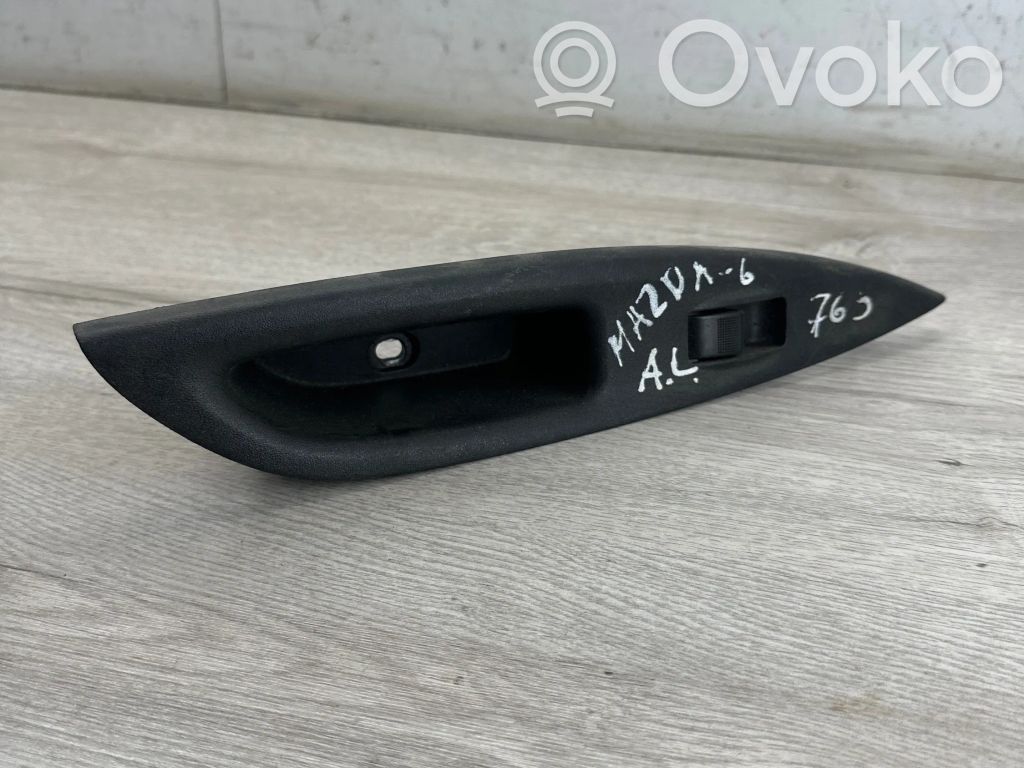 Electric window control switch   GJ6A685L1