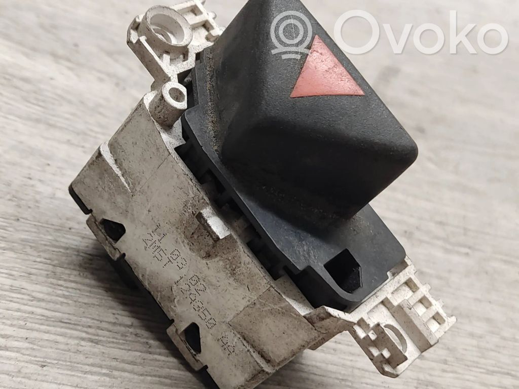 Botón interruptor de luz de peligro