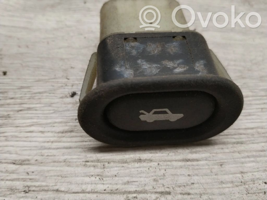 Tailgate opening switch   4061883