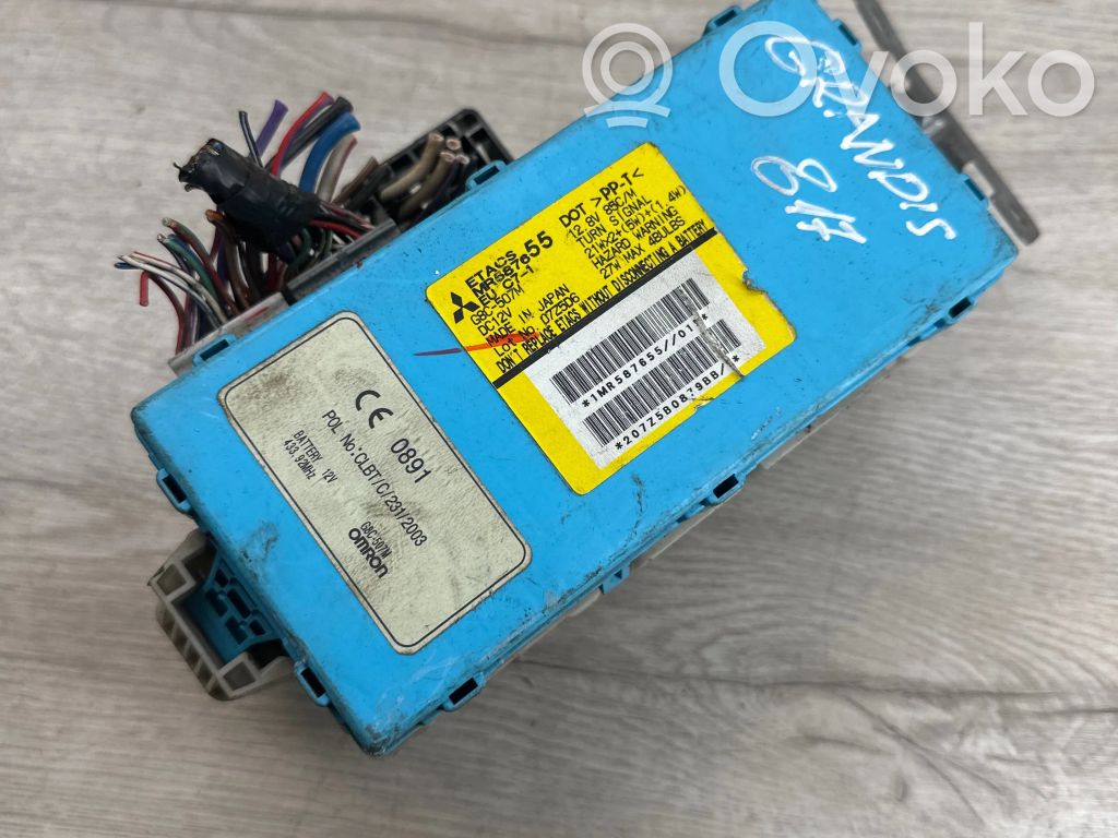 Mitsubishi Grandis Ramka / Moduł bezpieczników 