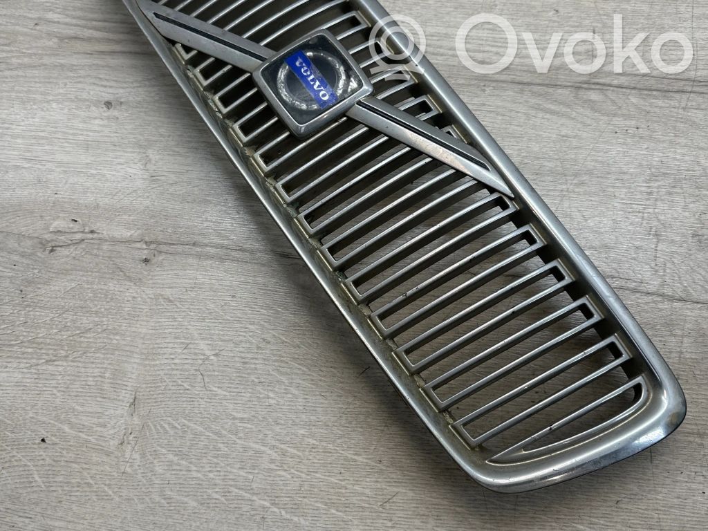 Volvo V70 Priekšējais režģis 