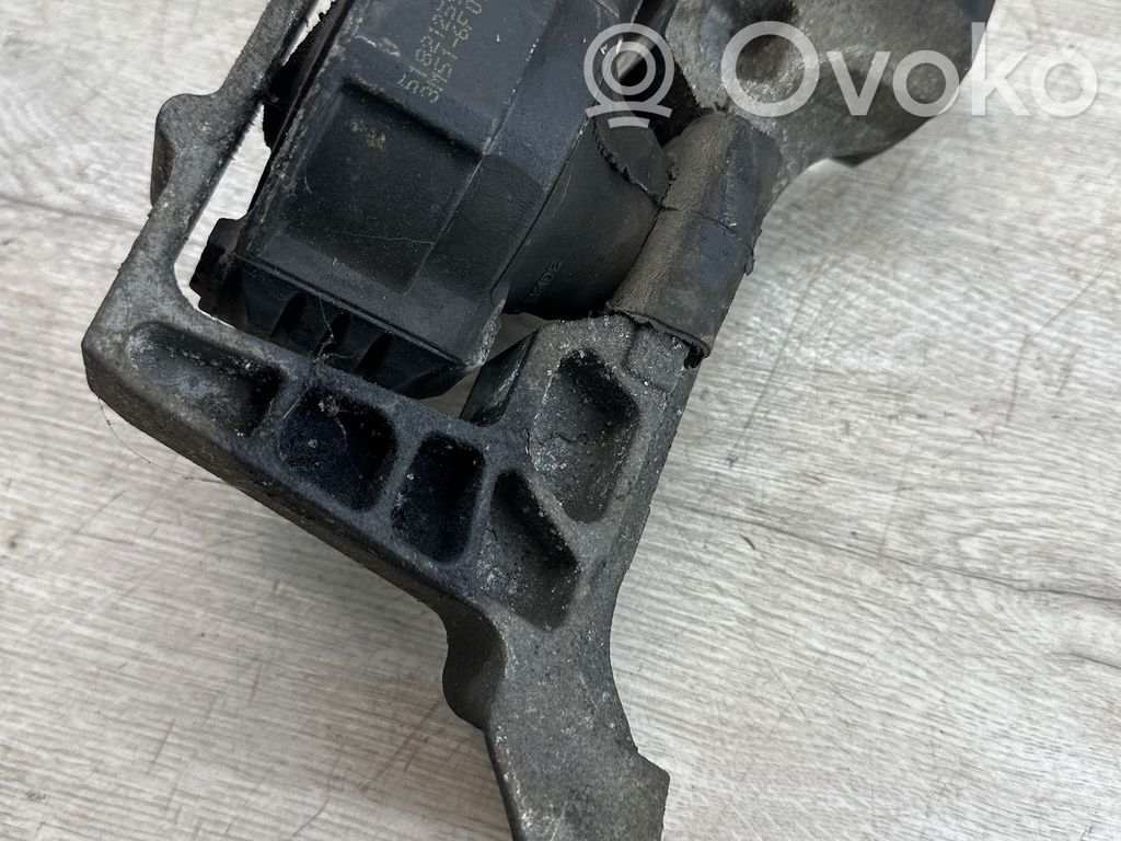 Ford Focus Engine mount bracket 