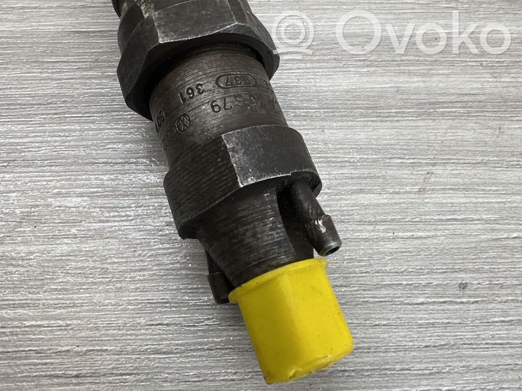 Audi A6 S6 C4 4A Fuel injector 