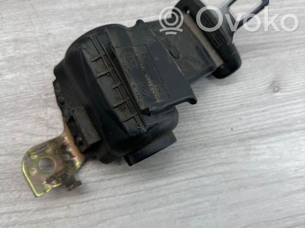 Audi A6 S6 C4 4A Pas bezpieczeństwa fotela tylnego środkowego 