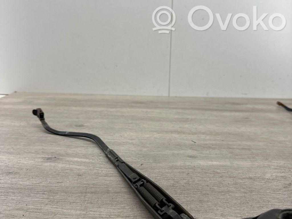 Front wiper blade arm