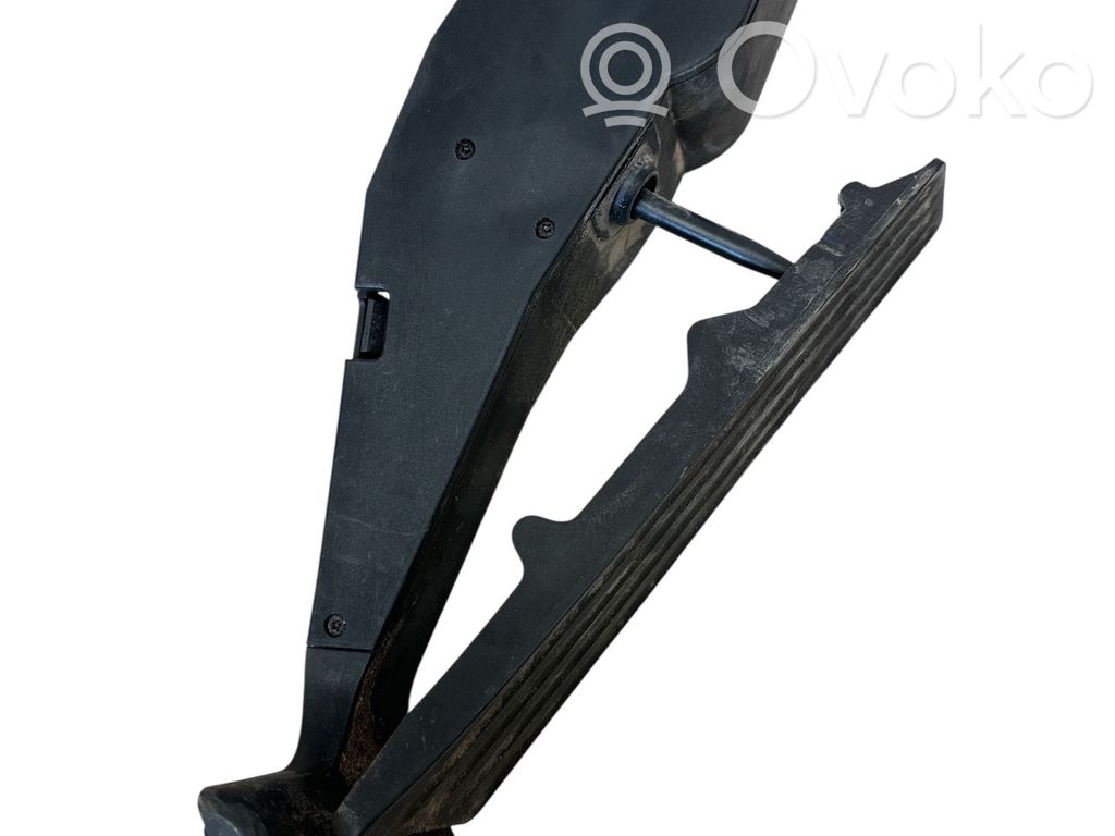 Gaspedal   25916010,6772705,100406,3542677270501
