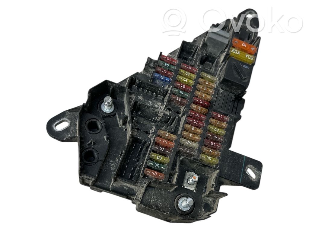 Drošinātāju bloks   6906603,518794045,690655806
