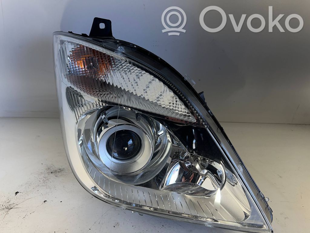 Mercedes-Benz Sprinter W906 Lampa przednia 