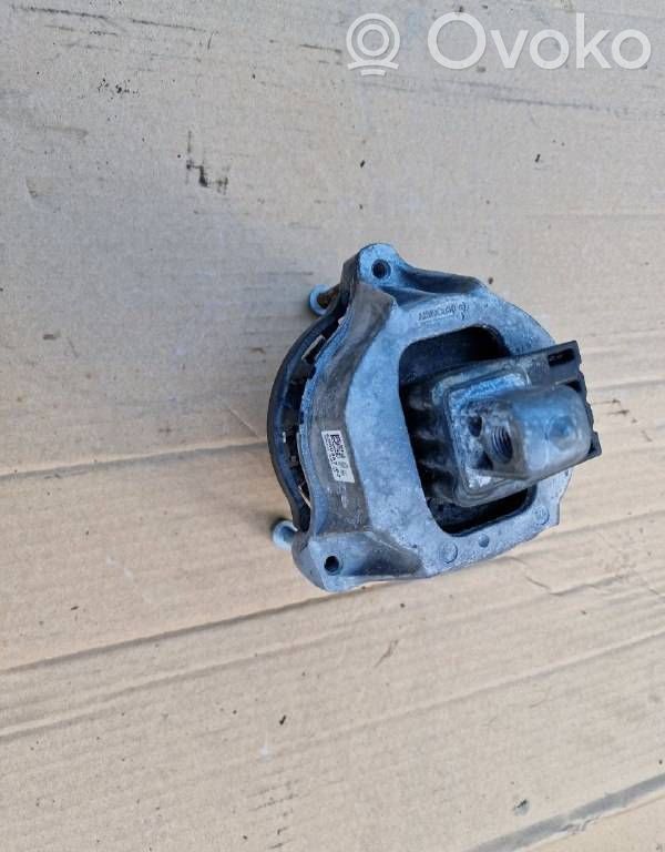 BMW 5 G30 G31 G38 Engine mount bracket 